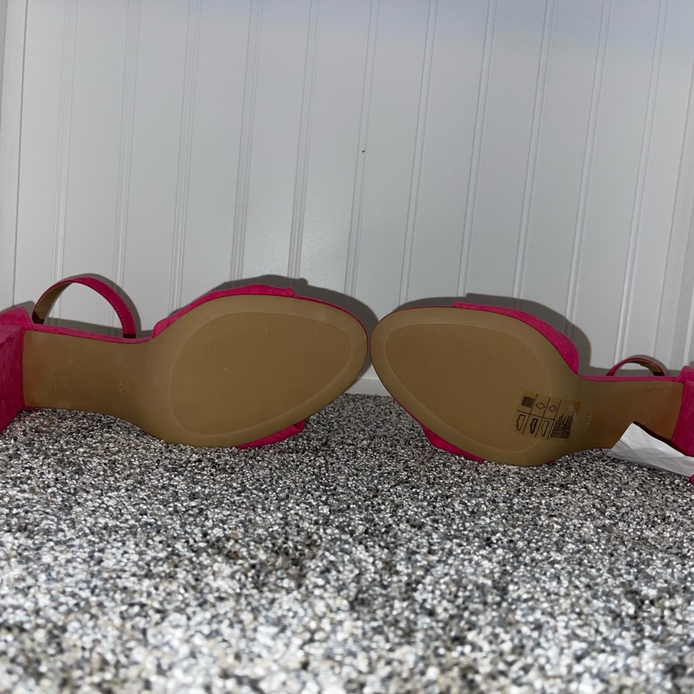 Pink open toe block heels. - Picture 4 of 4